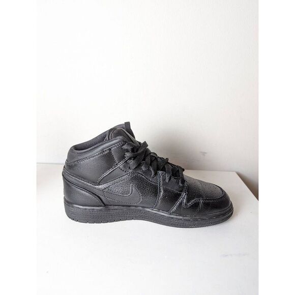 NIKE Air Jordan 1 Mid GS 'Triple Black' GS Size 5.5Y - Picture 8 of 10